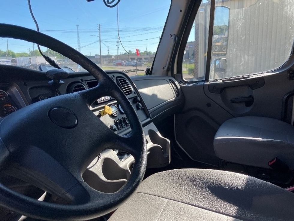 Medium Duty Box Truck-Light and Medium Duty Trucks-Freightliner-2019-M2-Hueytown-AL-140,316\n\t\tmiles-$ 53,000 - Image 18