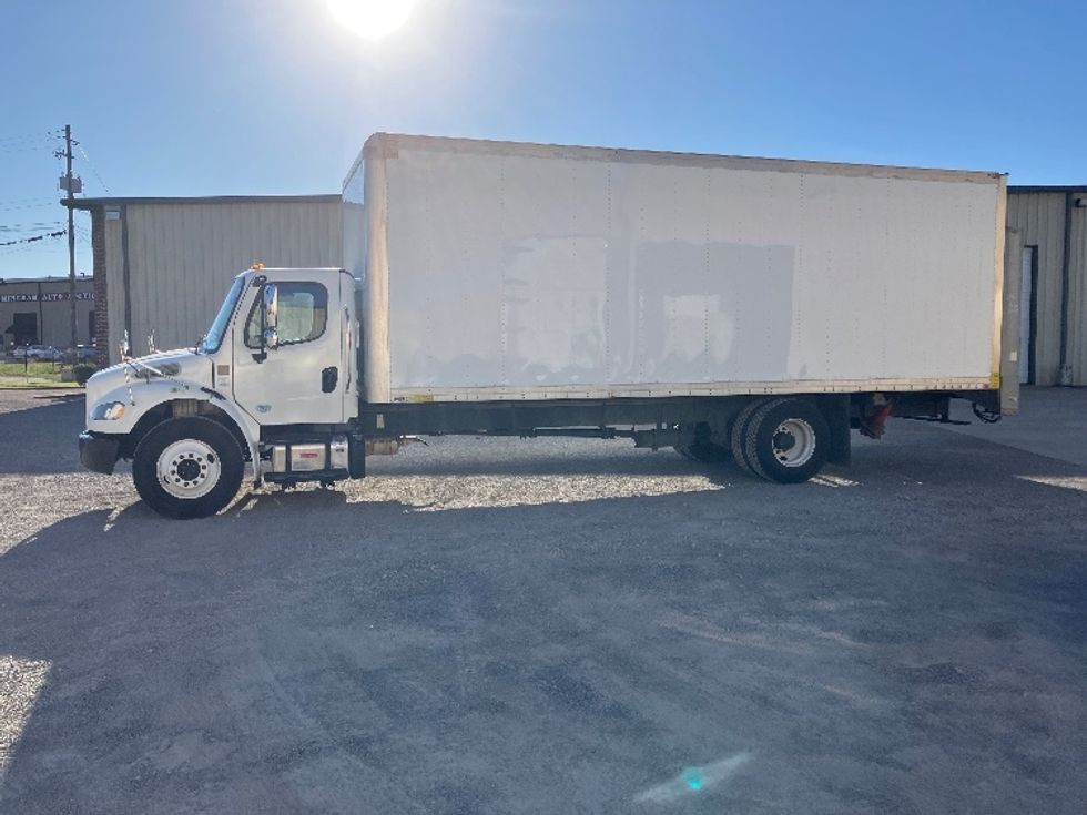 Medium Duty Box Truck-Light and Medium Duty Trucks-Freightliner-2019-M2-Hueytown-AL-140,316\n\t\tmiles-$ 53,000 - Image 4