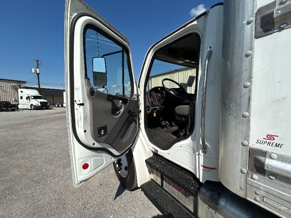 Medium Duty Box Truck-Light and Medium Duty Trucks-Freightliner-2019-M2-Hueytown-AL-146,810\n\t\tmiles-$ 61,750 - Image 16