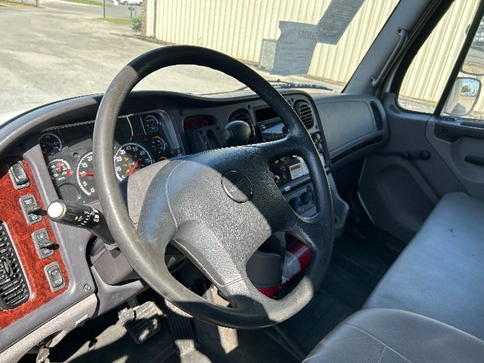Medium Duty Box Truck-Light and Medium Duty Trucks-Freightliner-2019-M2-Hueytown-AL-146,810\n\t\tmiles-$ 61,750 - Image 17