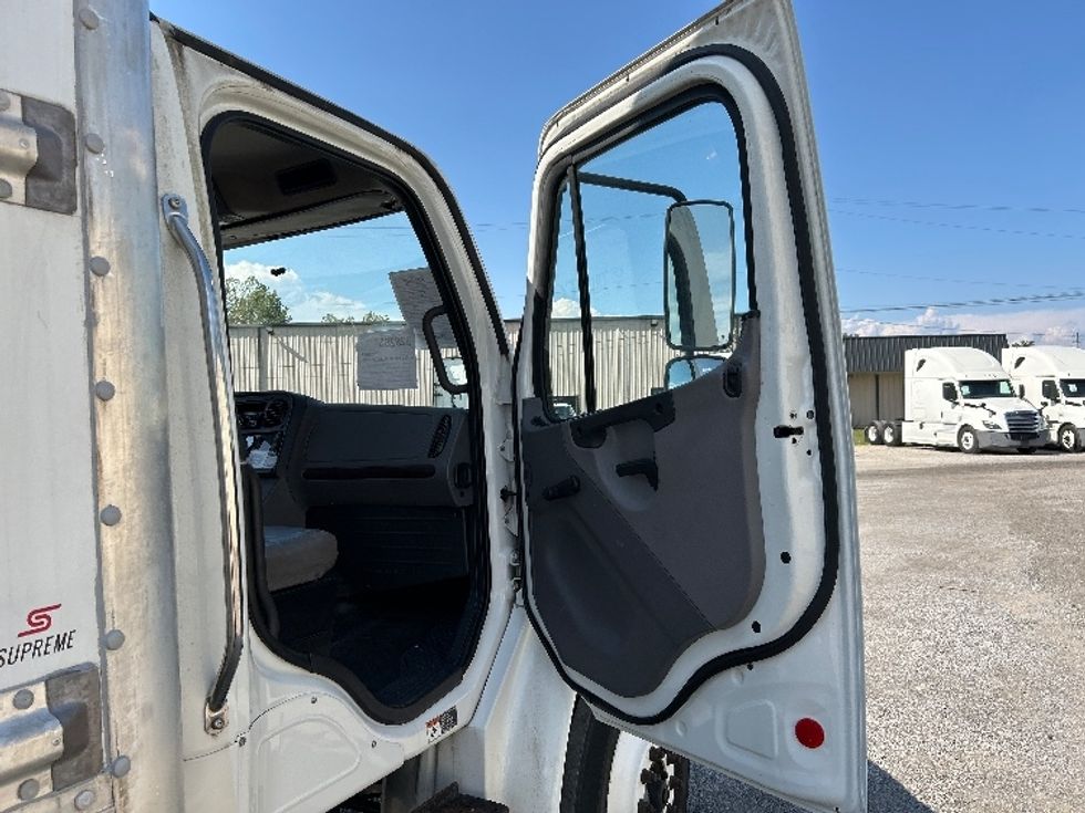 Medium Duty Box Truck-Light and Medium Duty Trucks-Freightliner-2019-M2-Hueytown-AL-146,810\n\t\tmiles-$ 61,750 - Image 20