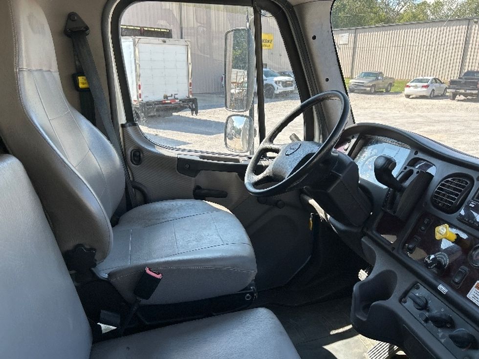 Medium Duty Box Truck-Light and Medium Duty Trucks-Freightliner-2019-M2-Hueytown-AL-146,810\n\t\tmiles-$ 61,750 - Image 22