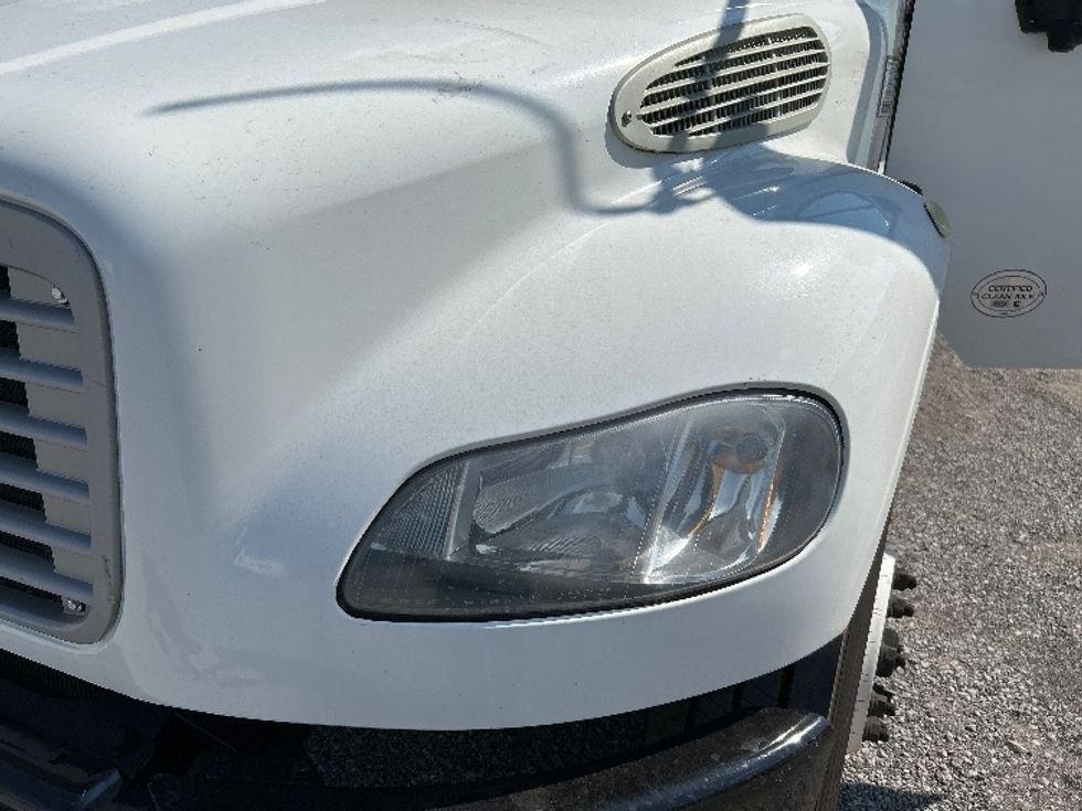 Medium Duty Box Truck-Light and Medium Duty Trucks-Freightliner-2019-M2-Hueytown-AL-146,810\n\t\tmiles-$ 61,750 - Image 25