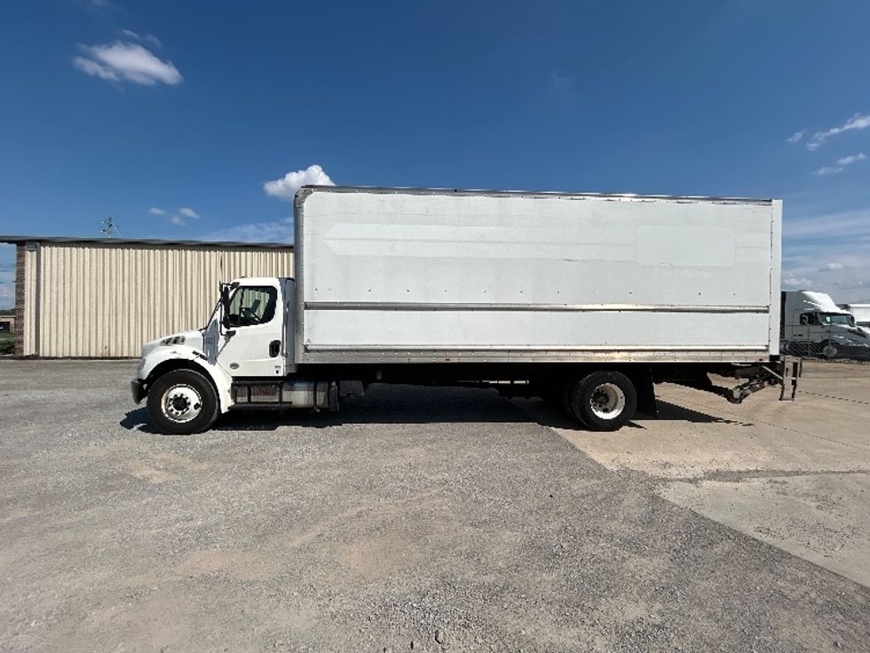 Medium Duty Box Truck-Light and Medium Duty Trucks-Freightliner-2019-M2-Hueytown-AL-146,810\n\t\tmiles-$ 61,750 - Image 4