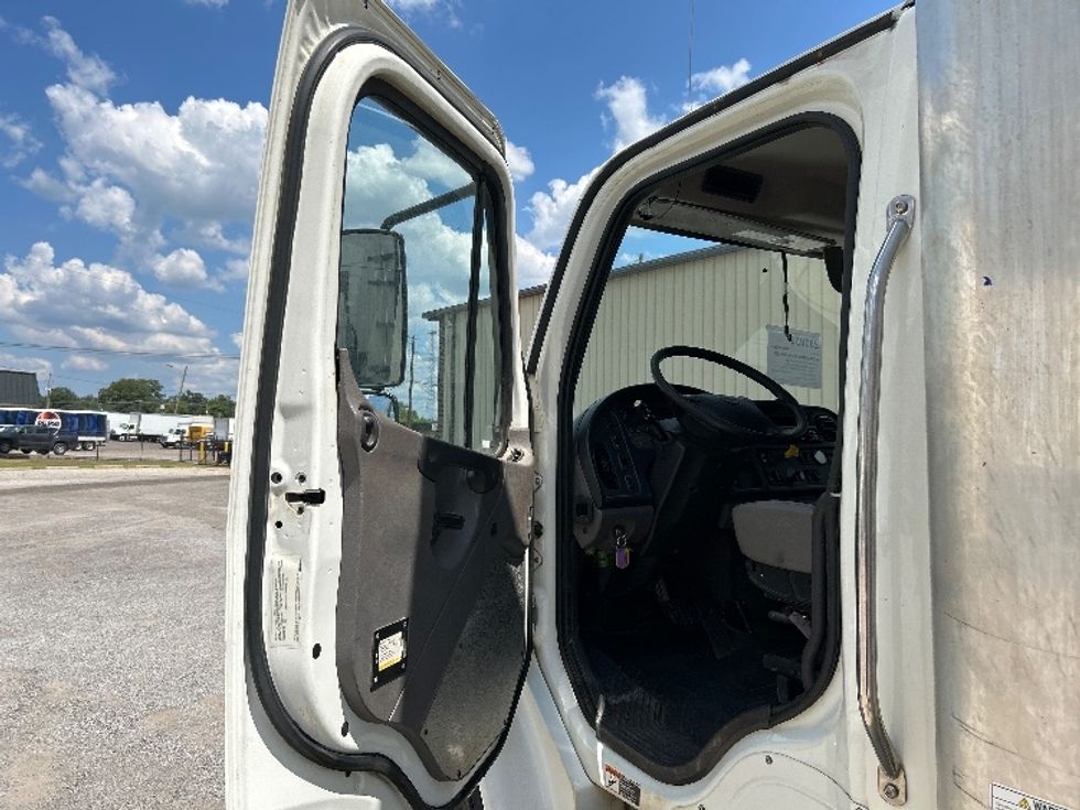 Medium Duty Box Truck-Light and Medium Duty Trucks-Freightliner-2019-M2-Hueytown-AL-184,438\n\t\tmiles-$ 47,000 - Image 15