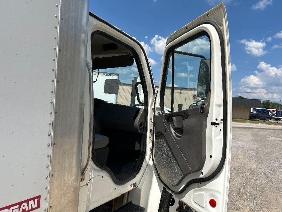 Medium Duty Box Truck-Light and Medium Duty Trucks-Freightliner-2019-M2-Hueytown-AL-184,438\n\t\tmiles-$ 47,000 - Image 19