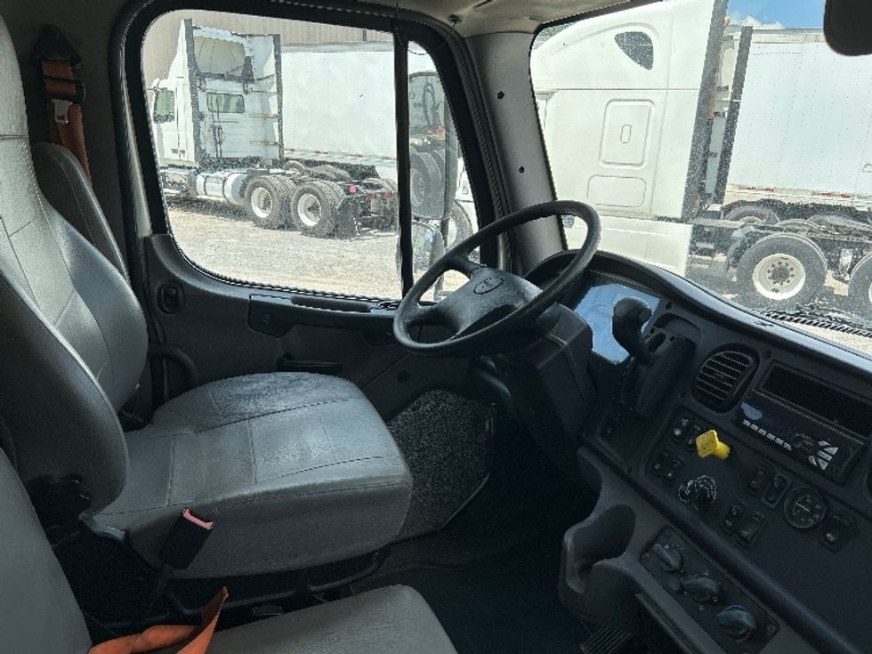 Medium Duty Box Truck-Light and Medium Duty Trucks-Freightliner-2019-M2-Hueytown-AL-184,438\n\t\tmiles-$ 47,000 - Image 21