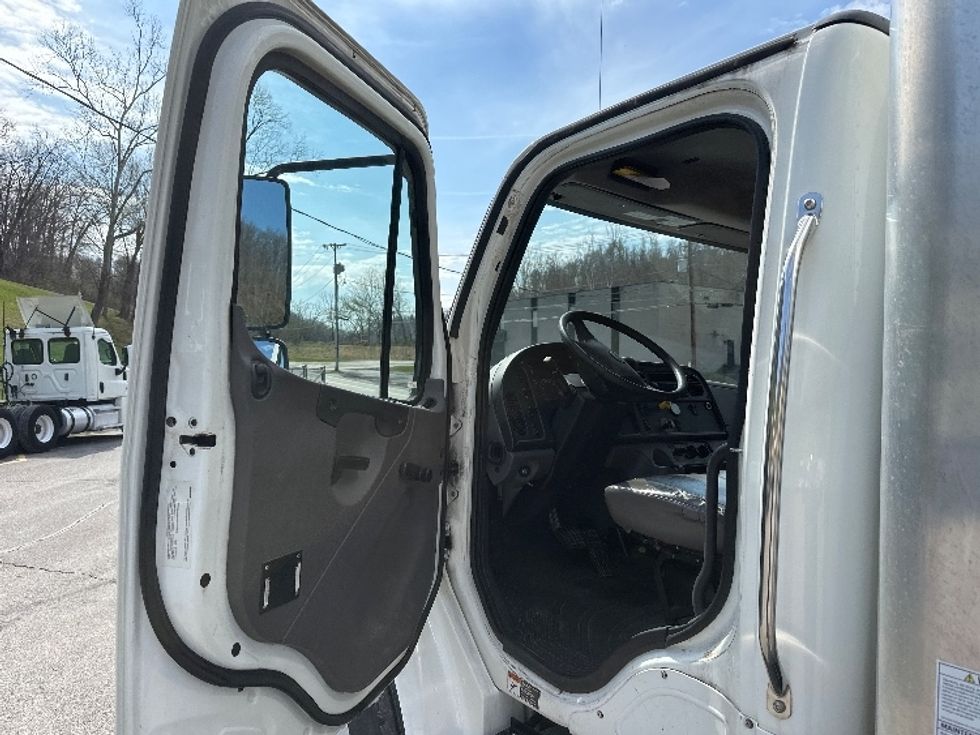 Medium Duty Box Truck-Light and Medium Duty Trucks-Freightliner-2019-M2-Huntington-WV-318,531\n\t\tmiles-$ 24,000 - Image 16