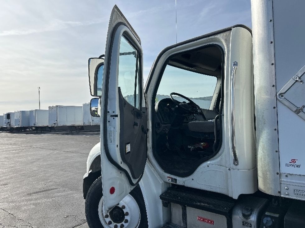 Medium Duty Box Truck-Light and Medium Duty Trucks-Freightliner-2019-M2-Indianapolis-IN-127,915\n\t\tmiles-$ 49,000 - Image 16