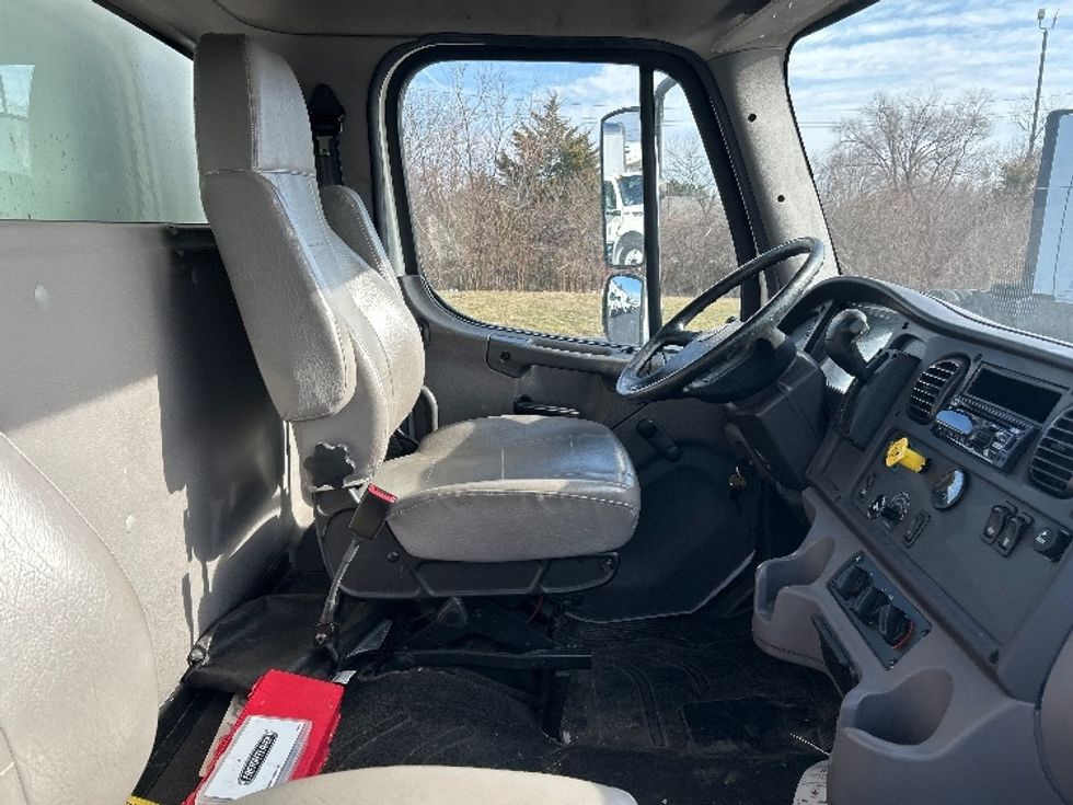 Medium Duty Box Truck-Light and Medium Duty Trucks-Freightliner-2019-M2-Indianapolis-IN-127,915\n\t\tmiles-$ 49,000 - Image 22