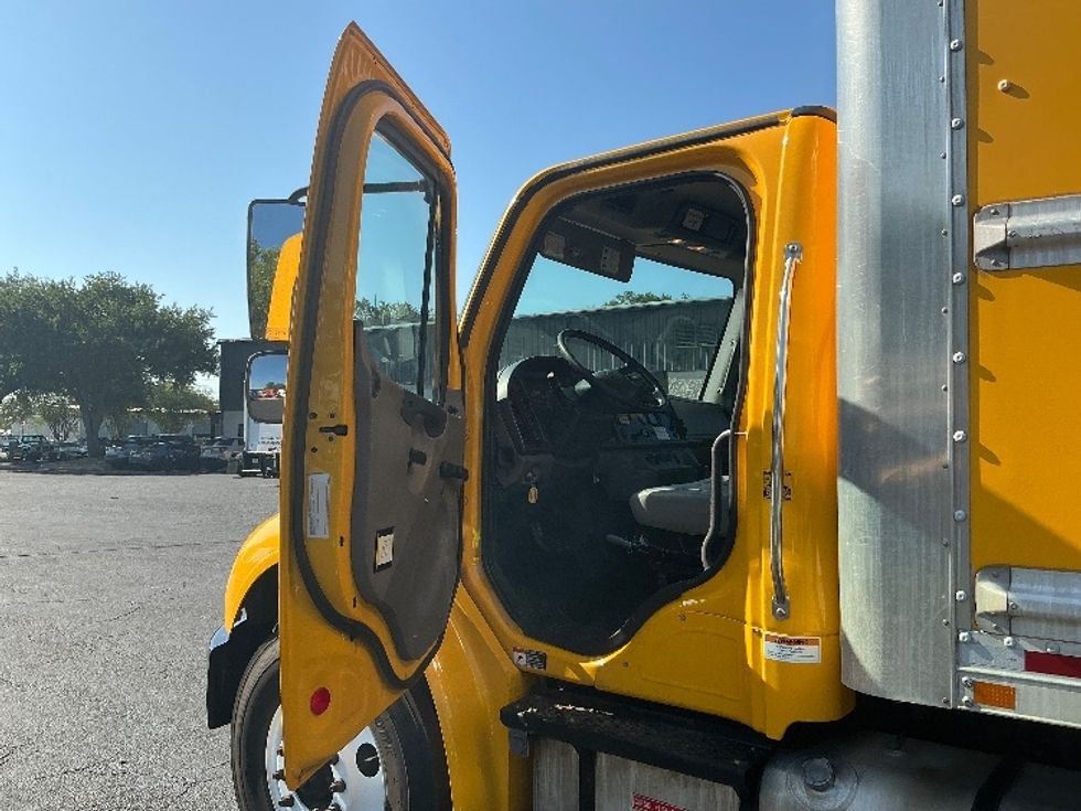 Medium Duty Box Truck-Light and Medium Duty Trucks-Freightliner-2019-M2-Jacksonville-FL-181,259\n\t\tmiles-$ 40,750 - Image 16