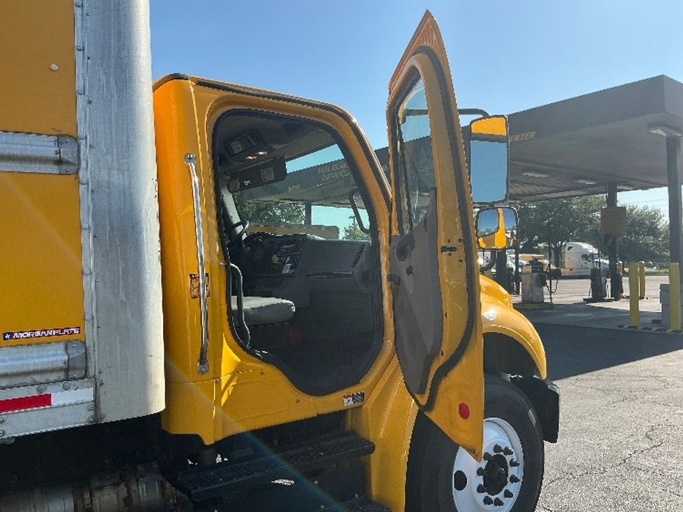 Medium Duty Box Truck-Light and Medium Duty Trucks-Freightliner-2019-M2-Jacksonville-FL-181,259\n\t\tmiles-$ 40,750 - Image 20