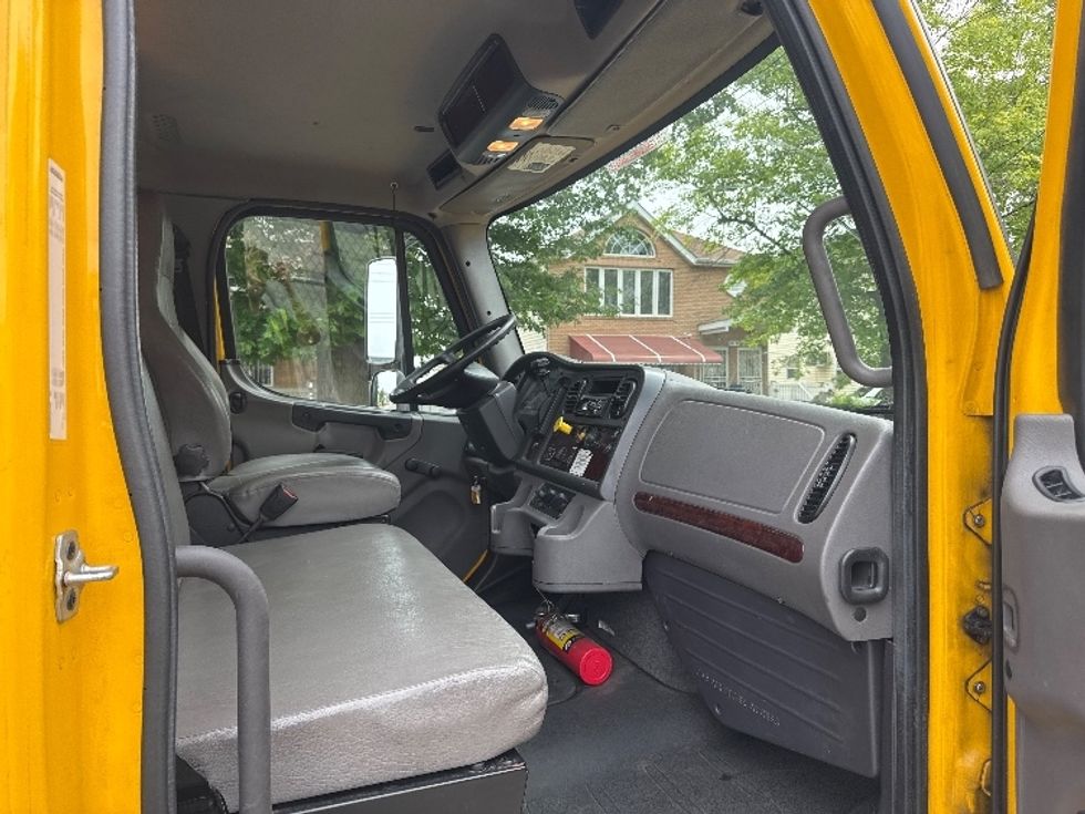 Medium Duty Box Truck-Light and Medium Duty Trucks-Freightliner-2019-M2-Jamaica-NY-217,702\n\t\tmiles-$ 38,500 - Image 20