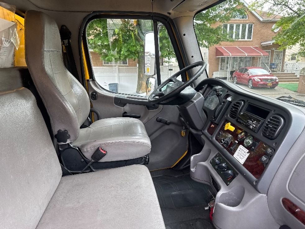 Medium Duty Box Truck-Light and Medium Duty Trucks-Freightliner-2019-M2-Jamaica-NY-217,702\n\t\tmiles-$ 38,500 - Image 22