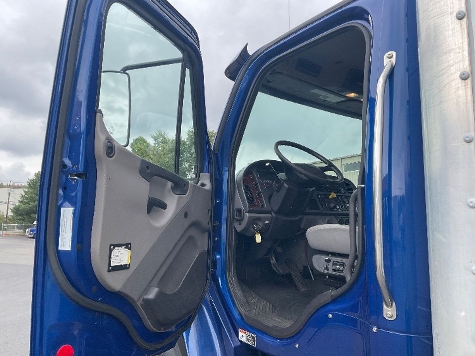 Medium Duty Box Truck-Light and Medium Duty Trucks-Freightliner-2019-M2-Jessup-PA-171,874\n\t\tmiles-$ 47,000 - Image 16