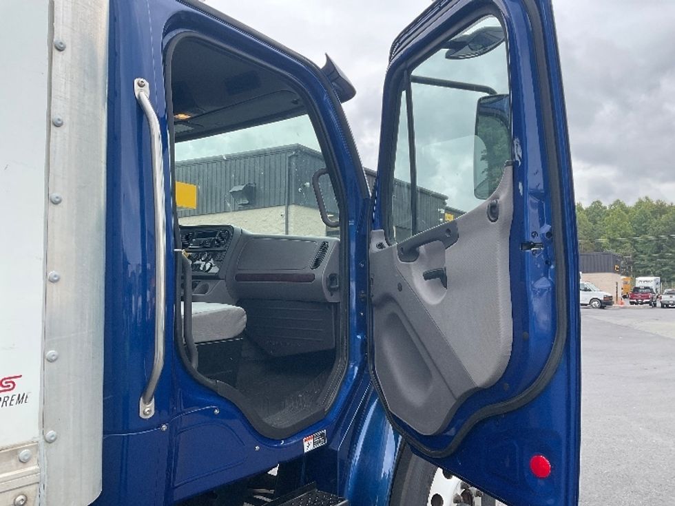 Medium Duty Box Truck-Light and Medium Duty Trucks-Freightliner-2019-M2-Jessup-PA-171,874\n\t\tmiles-$ 47,000 - Image 20