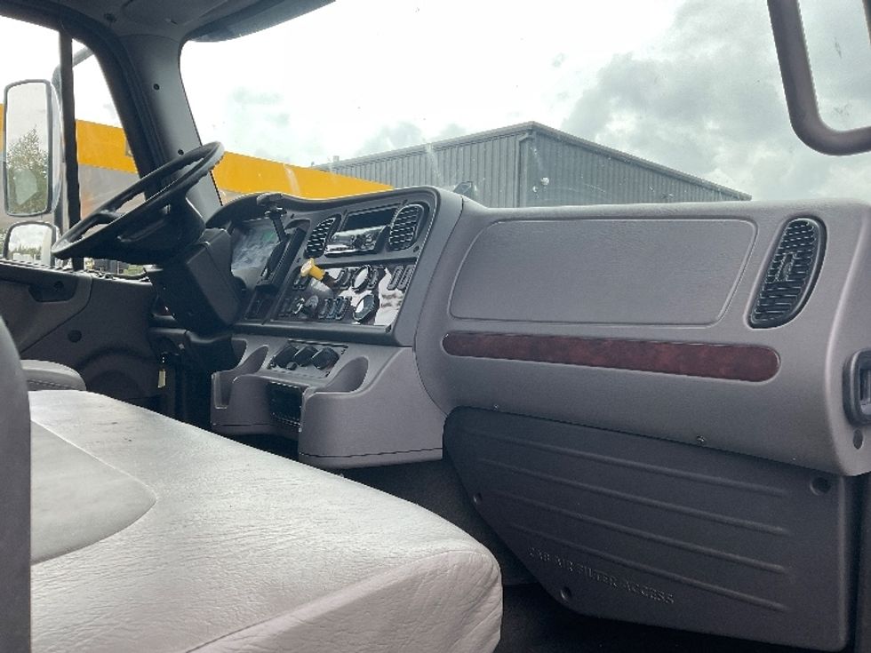 Medium Duty Box Truck-Light and Medium Duty Trucks-Freightliner-2019-M2-Jessup-PA-171,874\n\t\tmiles-$ 47,000 - Image 21