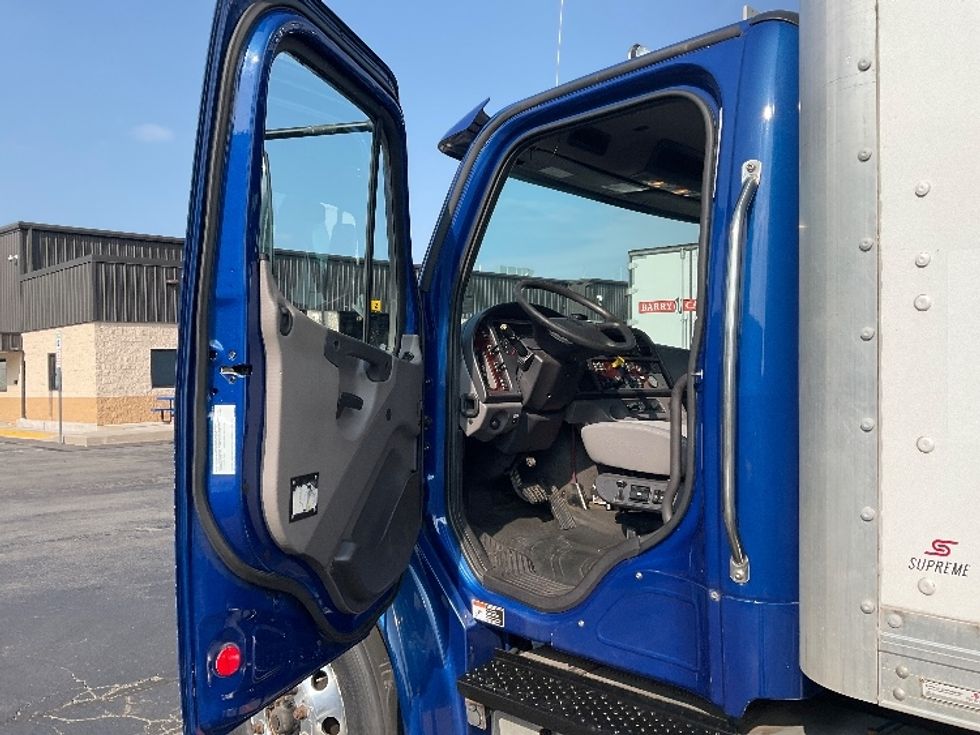 Medium Duty Box Truck-Light and Medium Duty Trucks-Freightliner-2019-M2-Jessup-PA-186,122\n\t\tmiles-$ 45,500 - Image 16