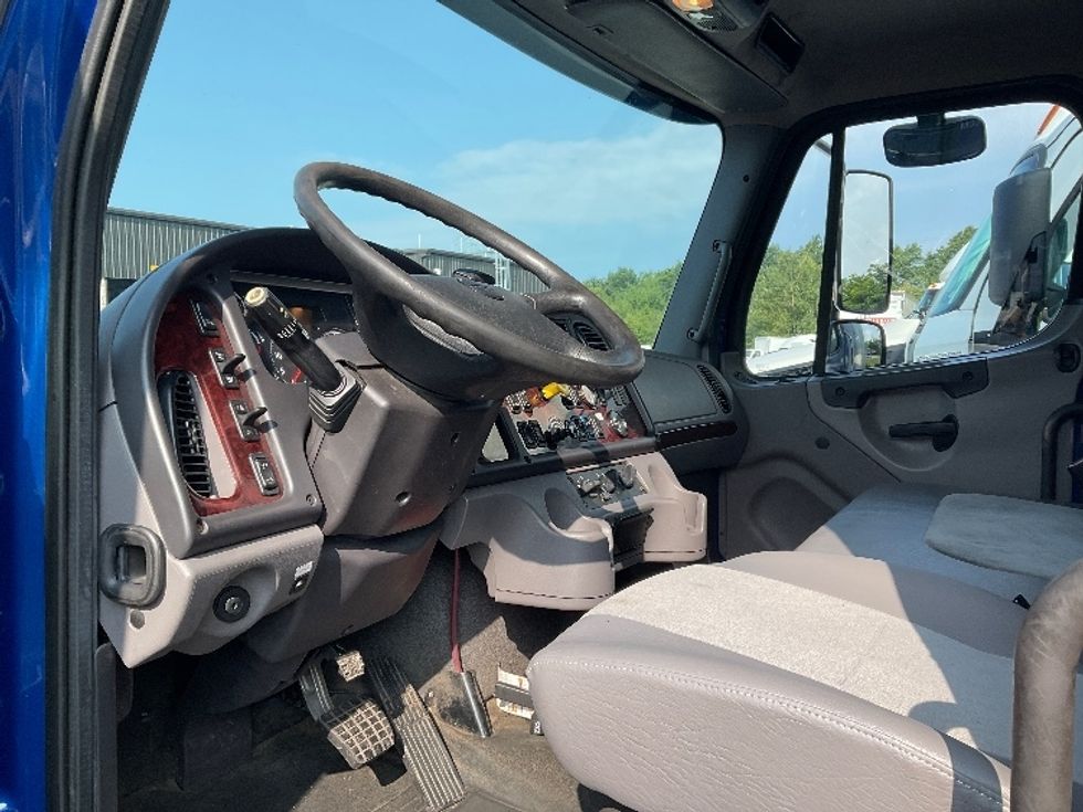 Medium Duty Box Truck-Light and Medium Duty Trucks-Freightliner-2019-M2-Jessup-PA-186,122\n\t\tmiles-$ 45,500 - Image 17
