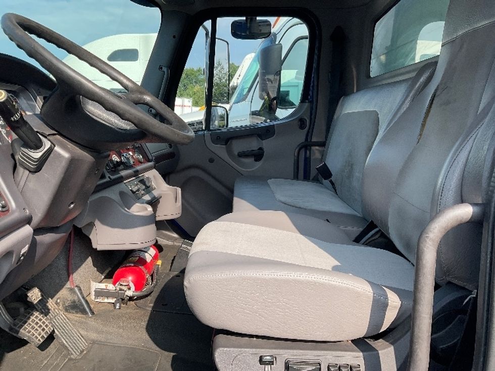 Medium Duty Box Truck-Light and Medium Duty Trucks-Freightliner-2019-M2-Jessup-PA-186,122\n\t\tmiles-$ 45,500 - Image 19