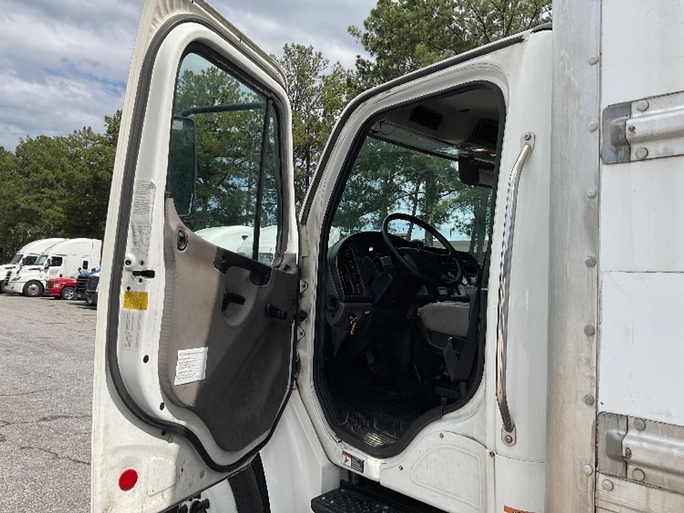 Medium Duty Box Truck-Light and Medium Duty Trucks-Freightliner-2019-M2-Jonesboro-GA-213,611\n\t\tmiles-$ 49,500 - Image 16