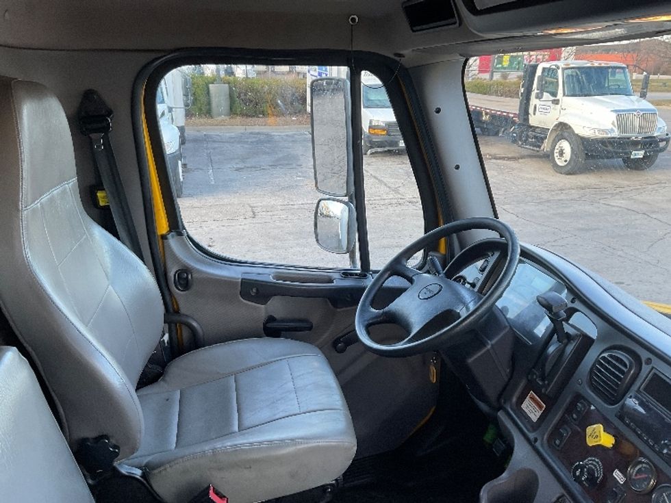 Medium Duty Box Truck-Light and Medium Duty Trucks-Freightliner-2019-M2-Kansas City-MO-253,878\n\t\tmiles-$ 37,000 - Image 22