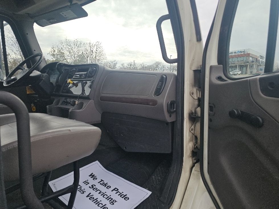 Medium Duty Box Truck-Light and Medium Duty Trucks-Freightliner-2019-M2-Kansas City-MO-311,100\n\t\tmiles-$ 38,500 - Image 19