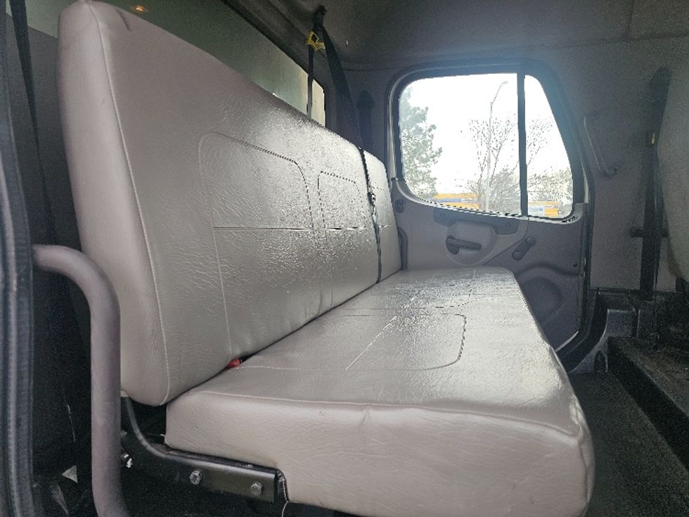 Medium Duty Box Truck-Light and Medium Duty Trucks-Freightliner-2019-M2-Kansas City-MO-311,100\n\t\tmiles-$ 38,500 - Image 24