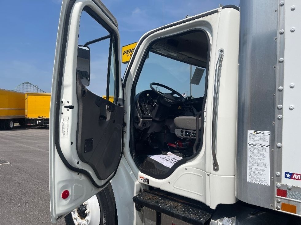 Medium Duty Box Truck-Light and Medium Duty Trucks-Freightliner-2019-M2-Kansas City-MO-61,944\n\t\tmiles-$ 50,500 - Image 16