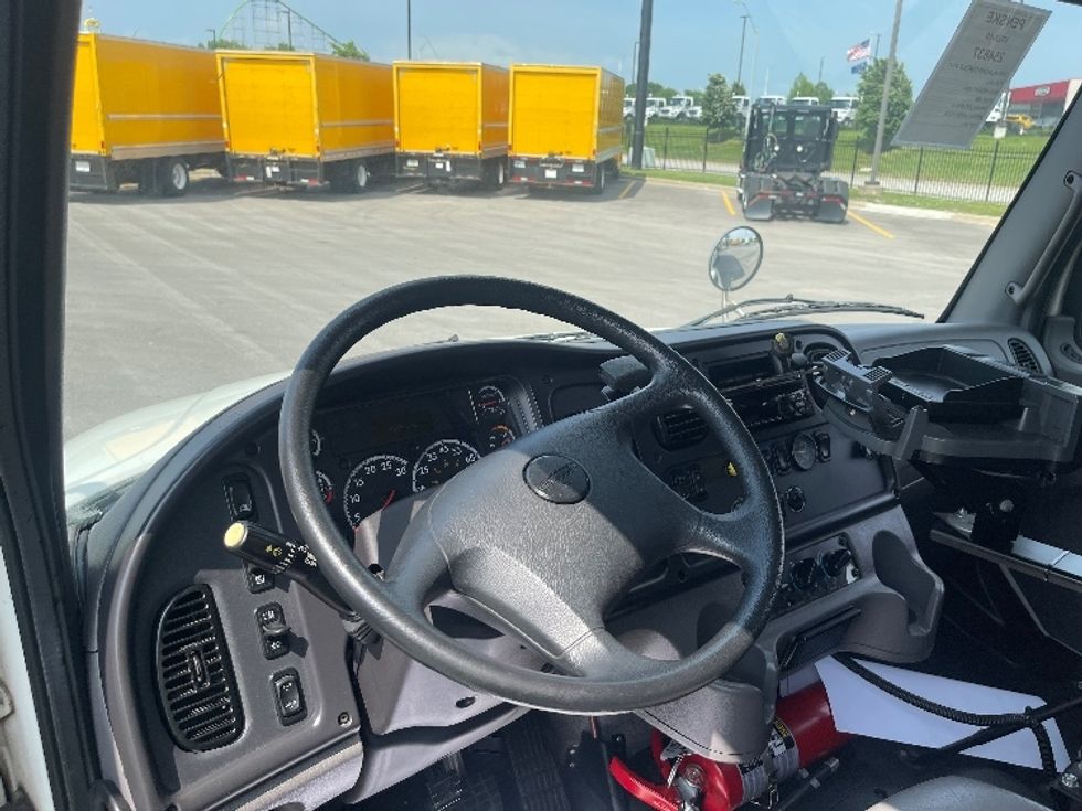 Medium Duty Box Truck-Light and Medium Duty Trucks-Freightliner-2019-M2-Kansas City-MO-61,944\n\t\tmiles-$ 50,500 - Image 17