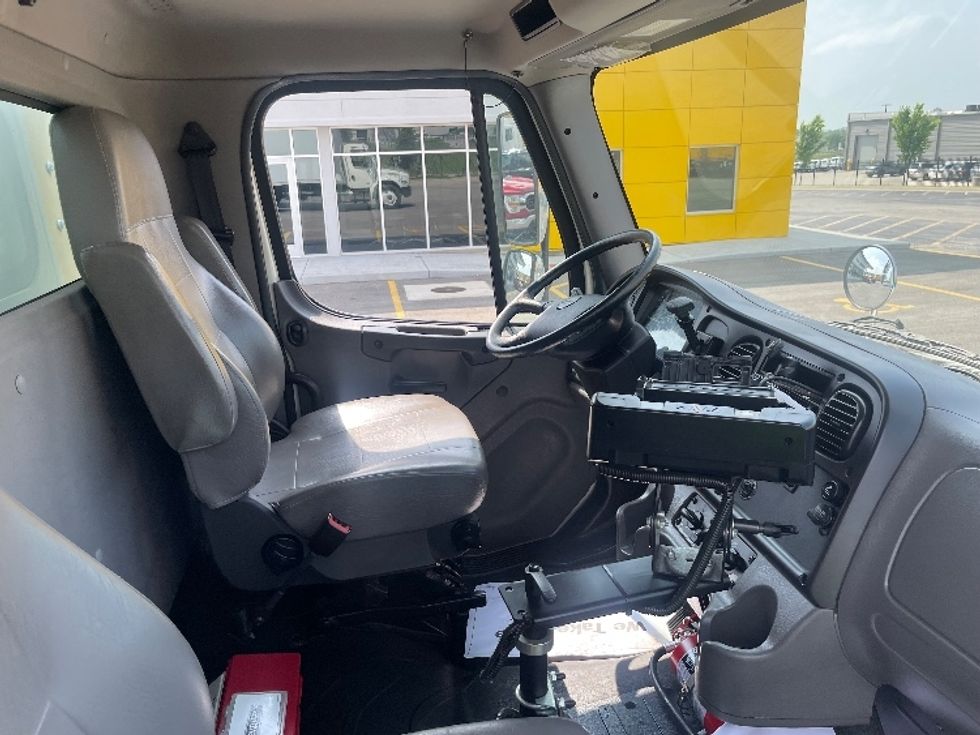 Medium Duty Box Truck-Light and Medium Duty Trucks-Freightliner-2019-M2-Kansas City-MO-61,944\n\t\tmiles-$ 50,500 - Image 22