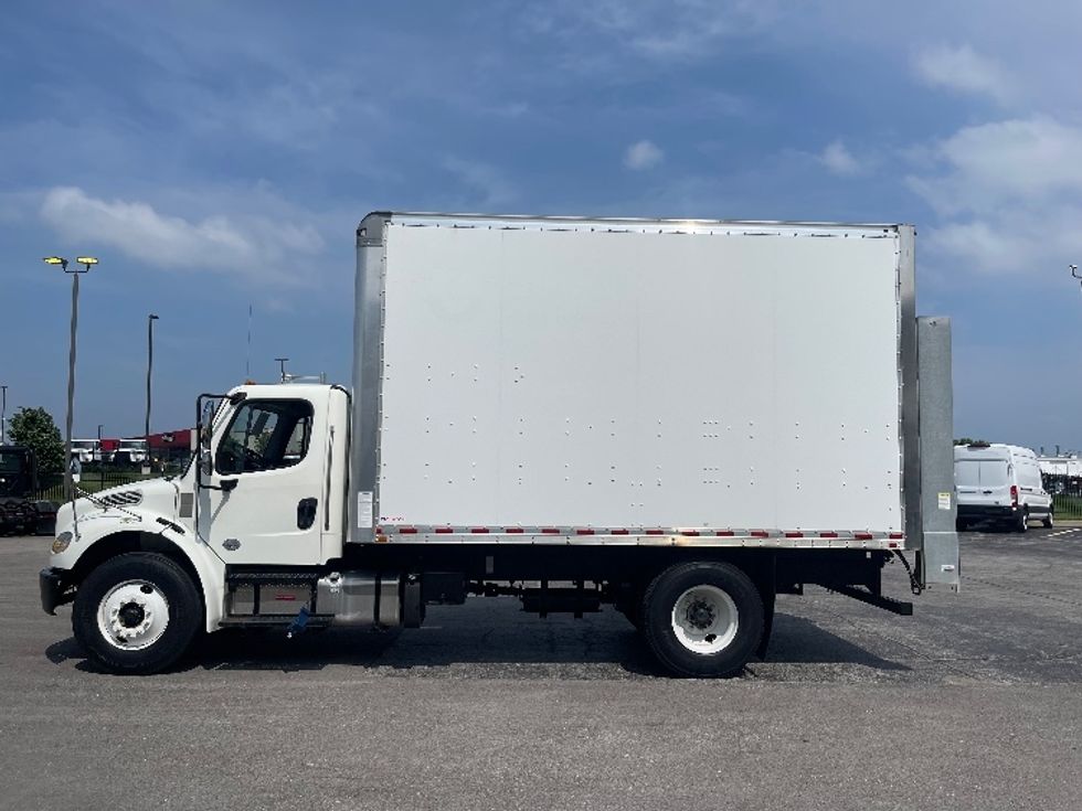 Medium Duty Box Truck-Light and Medium Duty Trucks-Freightliner-2019-M2-Kansas City-MO-61,944\n\t\tmiles-$ 50,500 - Image 4