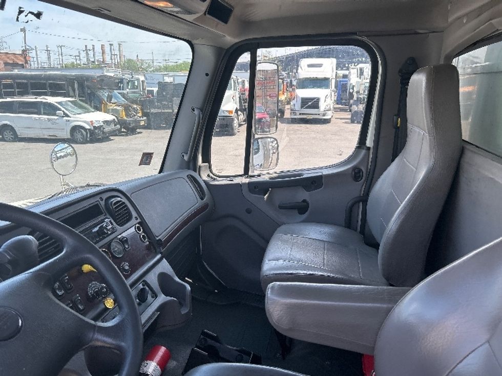 Medium Duty Box Truck-Light and Medium Duty Trucks-Freightliner-2019-M2-Kearny-NJ-189,806\n\t\tmiles-$ 43,250 - Image 19