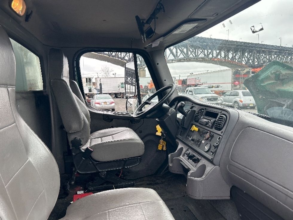 Medium Duty Box Truck-Light and Medium Duty Trucks-Freightliner-2019-M2-Kearny-NJ-221,212\n\t\tmiles-$ 34,750 - Image 22