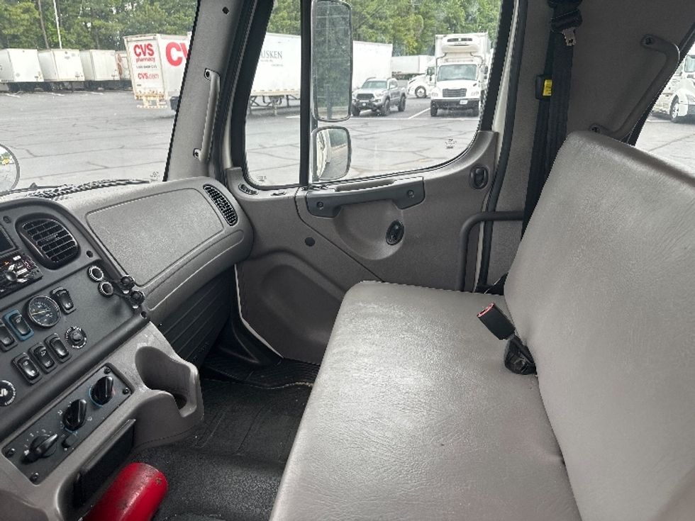 Medium Duty Box Truck-Light and Medium Duty Trucks-Freightliner-2019-M2-Kennesaw-GA-126,826\n\t\tmiles-$ 69,750 - Image 19