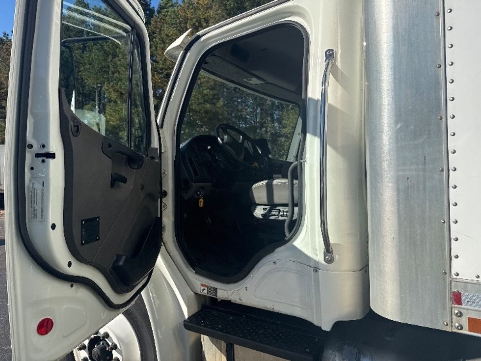 Medium Duty Box Truck-Light and Medium Duty Trucks-Freightliner-2019-M2-Kennesaw-GA-242,326\n\t\tmiles-$ 40,250 - Image 17