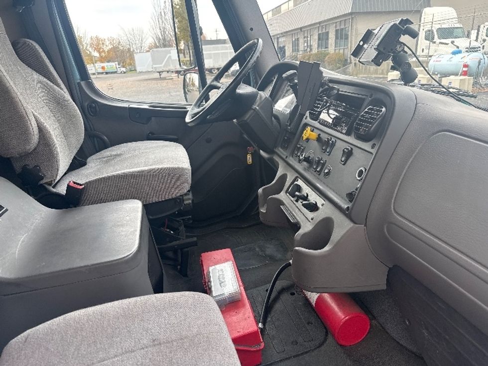 Medium Duty Box Truck-Light and Medium Duty Trucks-Freightliner-2019-M2-Kent-WA-148,017\n\t\tmiles-$ 52,250 - Image 22