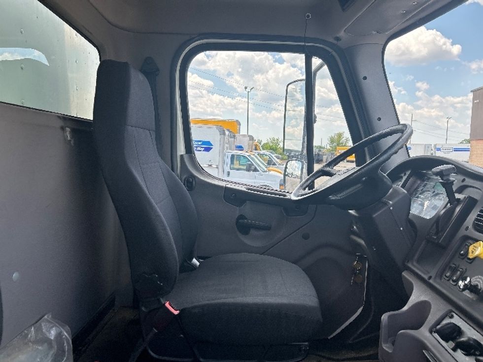 Medium Duty Box Truck-Light and Medium Duty Trucks-Freightliner-2019-M2-Kentwood-MI-118,042\n\t\tmiles-$ 57,750 - Image 22