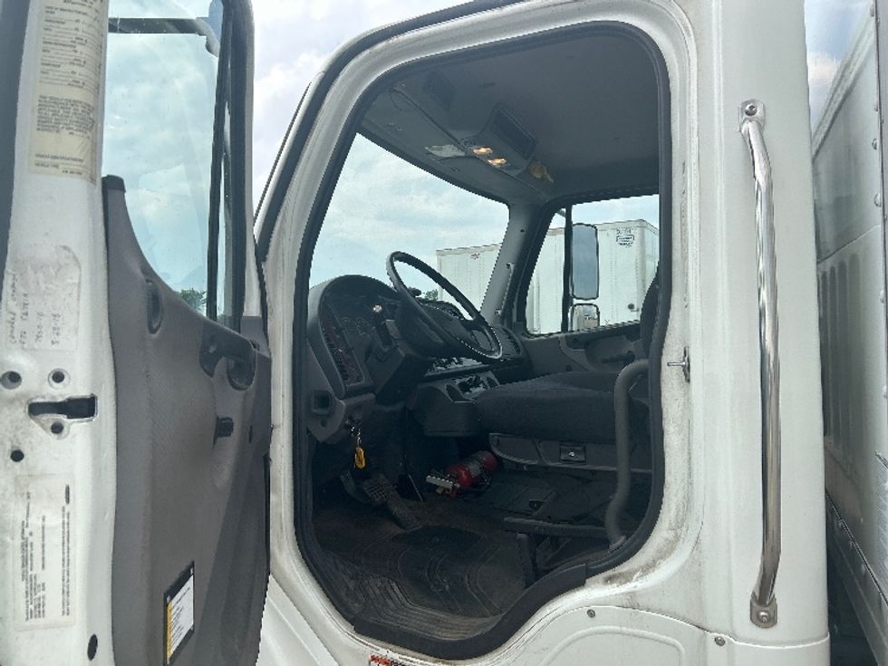 Medium Duty Box Truck-Light and Medium Duty Trucks-Freightliner-2019-M2-Kentwood-MI-96,637\n\t\tmiles-$ 59,250 - Image 15