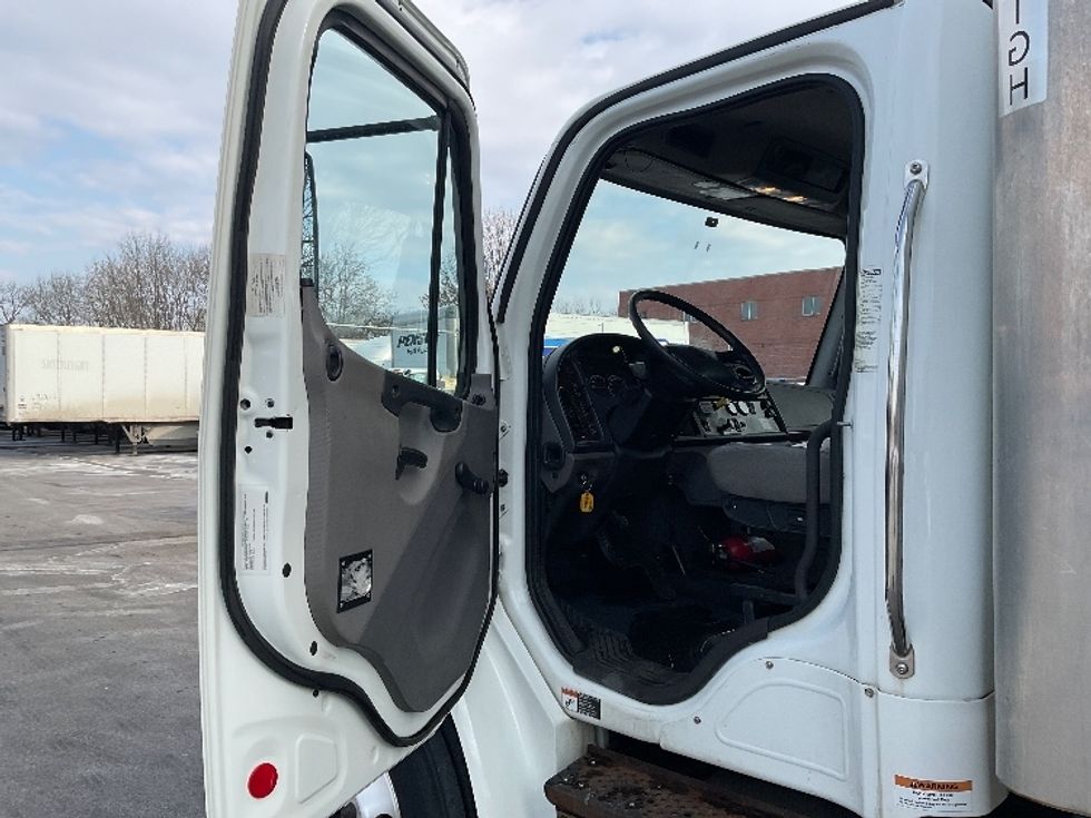 Medium Duty Box Truck-Light and Medium Duty Trucks-Freightliner-2019-M2-King Of Prussia-PA-115,183\n\t\tmiles-$ 57,500 - Image 16