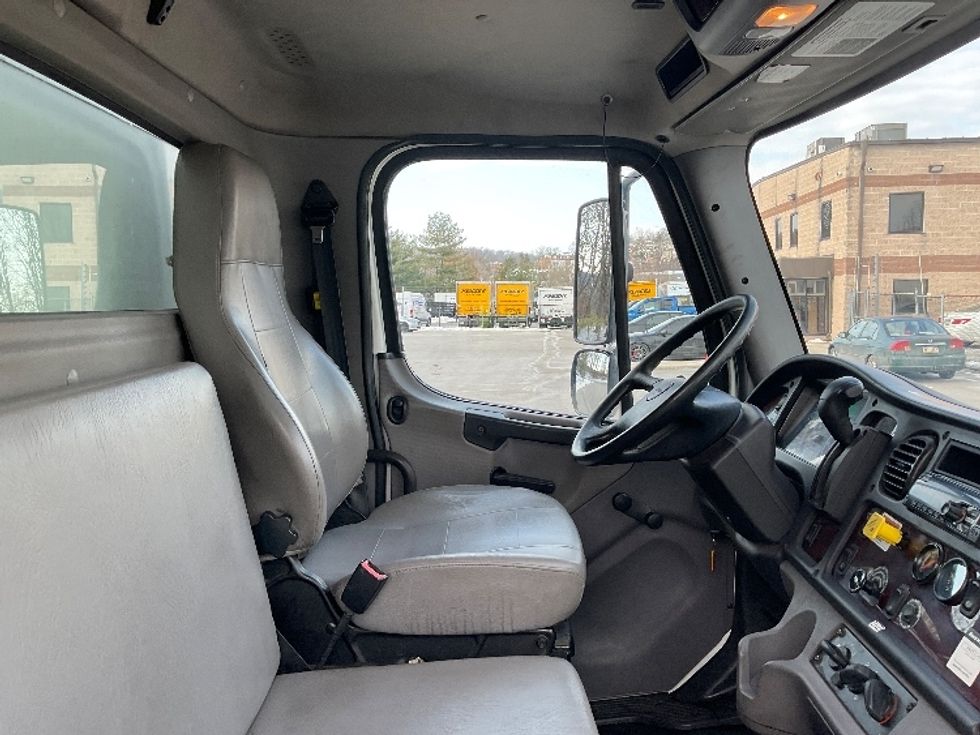 Medium Duty Box Truck-Light and Medium Duty Trucks-Freightliner-2019-M2-King Of Prussia-PA-115,183\n\t\tmiles-$ 57,500 - Image 22