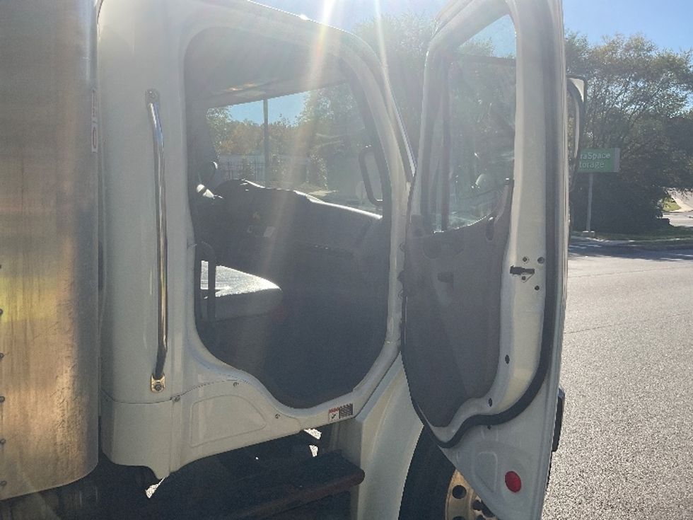 Medium Duty Box Truck-Light and Medium Duty Trucks-Freightliner-2019-M2-King Of Prussia-PA-143,461\n\t\tmiles-$ 53,750 - Image 20