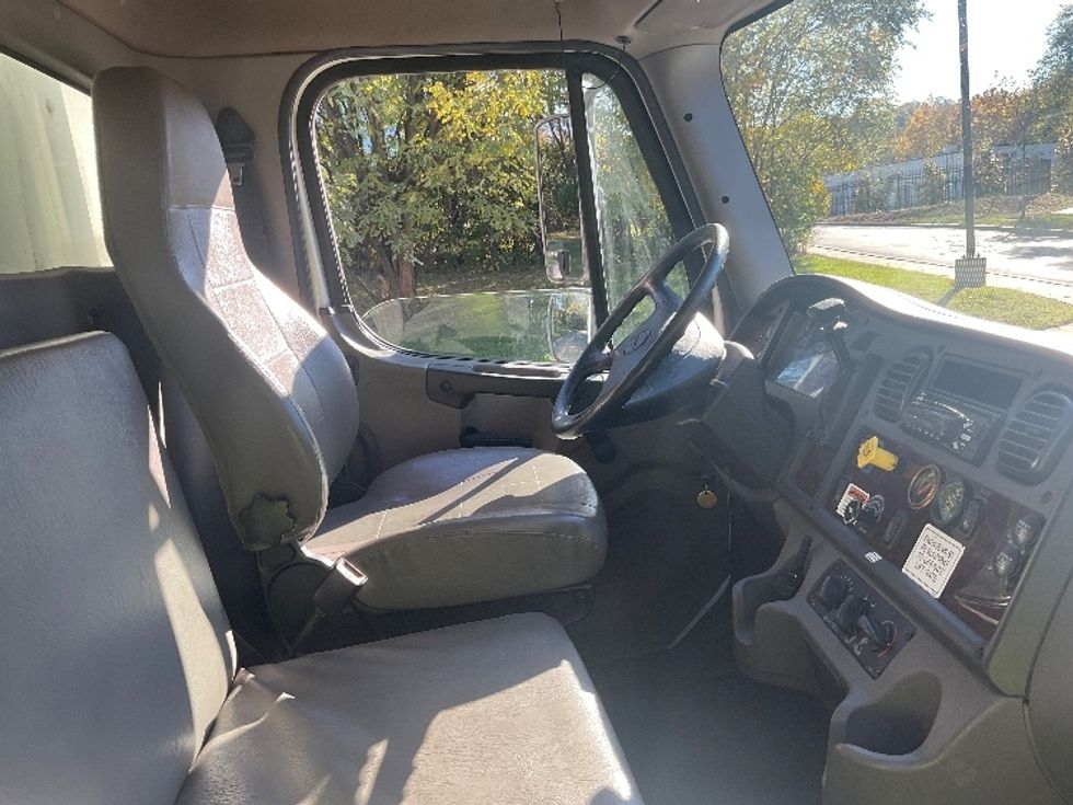 Medium Duty Box Truck-Light and Medium Duty Trucks-Freightliner-2019-M2-King Of Prussia-PA-143,461\n\t\tmiles-$ 53,750 - Image 22