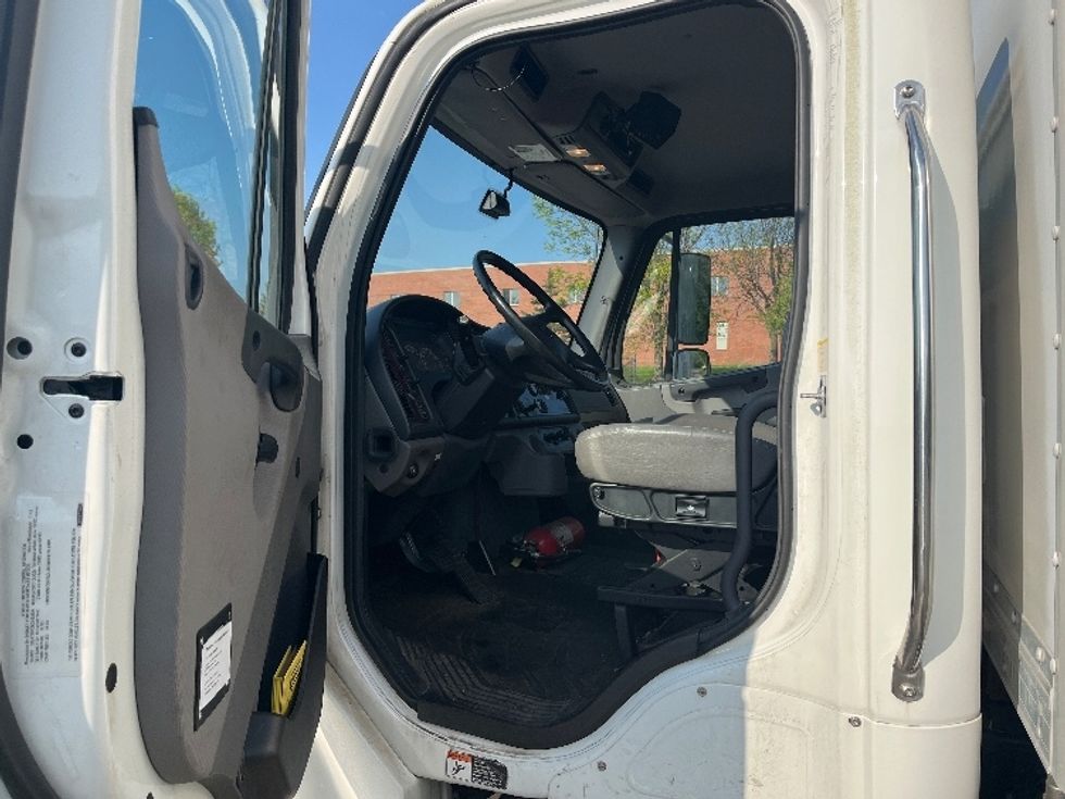 Medium Duty Box Truck-Light and Medium Duty Trucks-Freightliner-2019-M2-King Of Prussia-PA-37,569\n\t\tmiles-$ 68,000 - Image 16