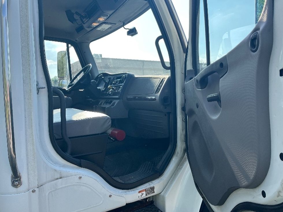 Medium Duty Box Truck-Light and Medium Duty Trucks-Freightliner-2019-M2-King Of Prussia-PA-37,569\n\t\tmiles-$ 68,000 - Image 18