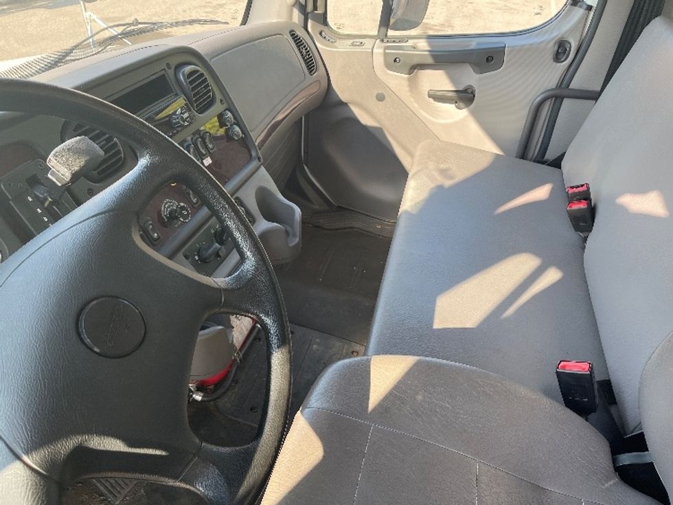 Medium Duty Box Truck-Light and Medium Duty Trucks-Freightliner-2019-M2-King Of Prussia-PA-37,569\n\t\tmiles-$ 68,000 - Image 20