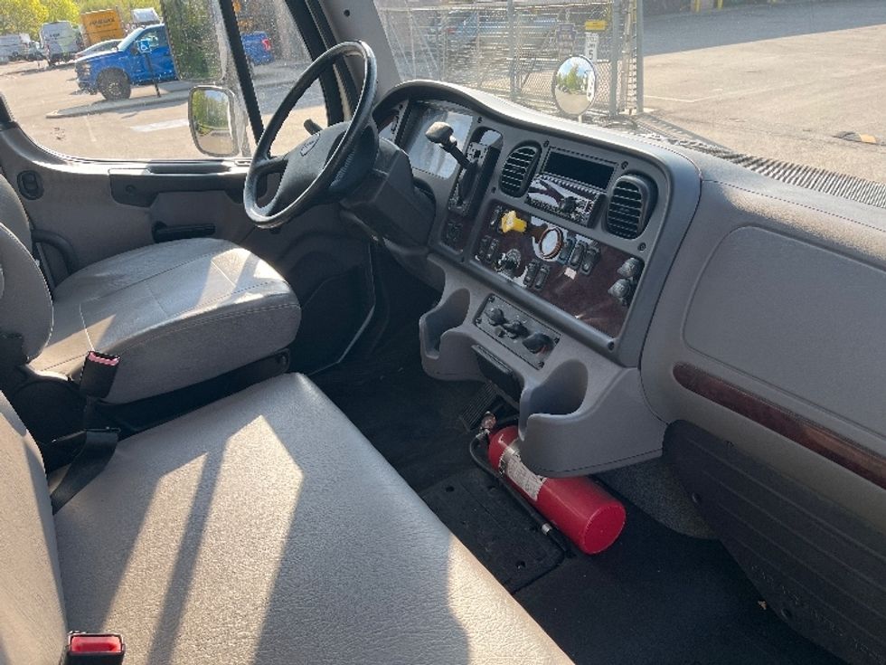 Medium Duty Box Truck-Light and Medium Duty Trucks-Freightliner-2019-M2-King Of Prussia-PA-37,569\n\t\tmiles-$ 68,000 - Image 22