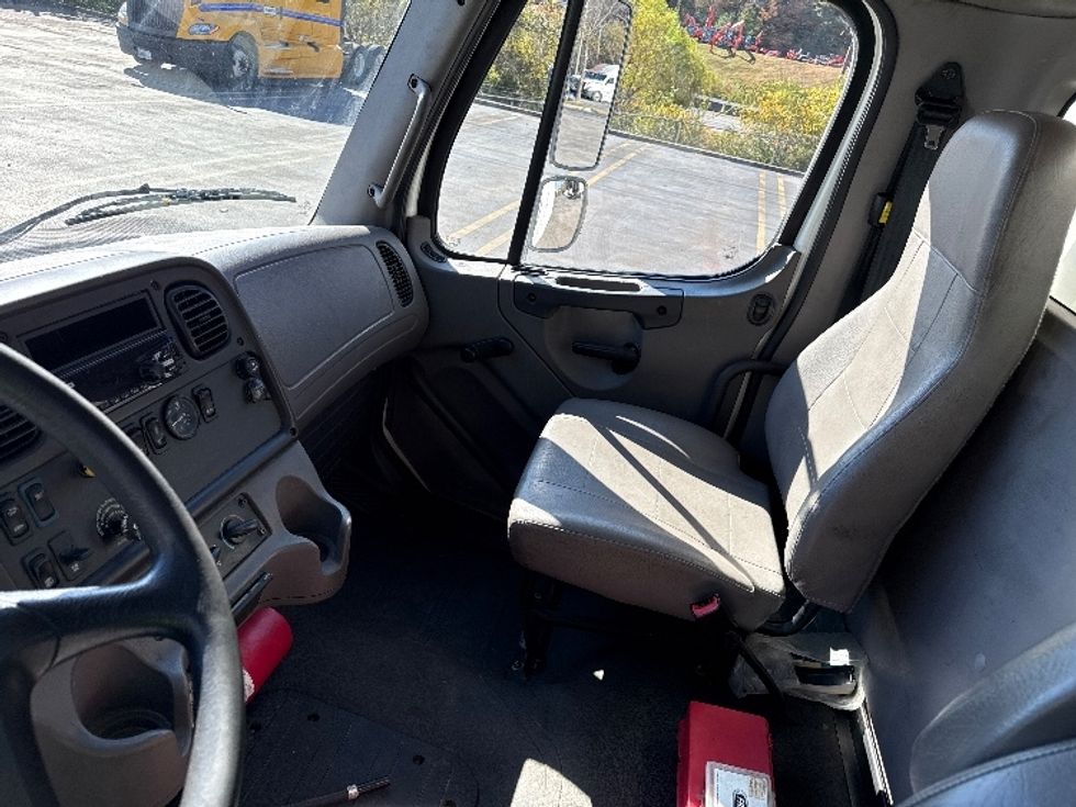Medium Duty Box Truck-Light and Medium Duty Trucks-Freightliner-2019-M2-Knoxville-TN-319,853\n\t\tmiles-$ 32,750 - Image 18