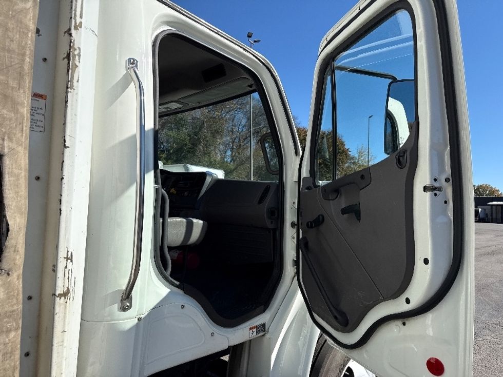 Medium Duty Box Truck-Light and Medium Duty Trucks-Freightliner-2019-M2-Knoxville-TN-319,853\n\t\tmiles-$ 32,750 - Image 19