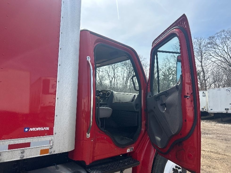 Medium Duty Box Truck-Light and Medium Duty Trucks-Freightliner-2019-M2-La Porte-IN-240,142\n\t\tmiles-$ 24,750 - Image 19